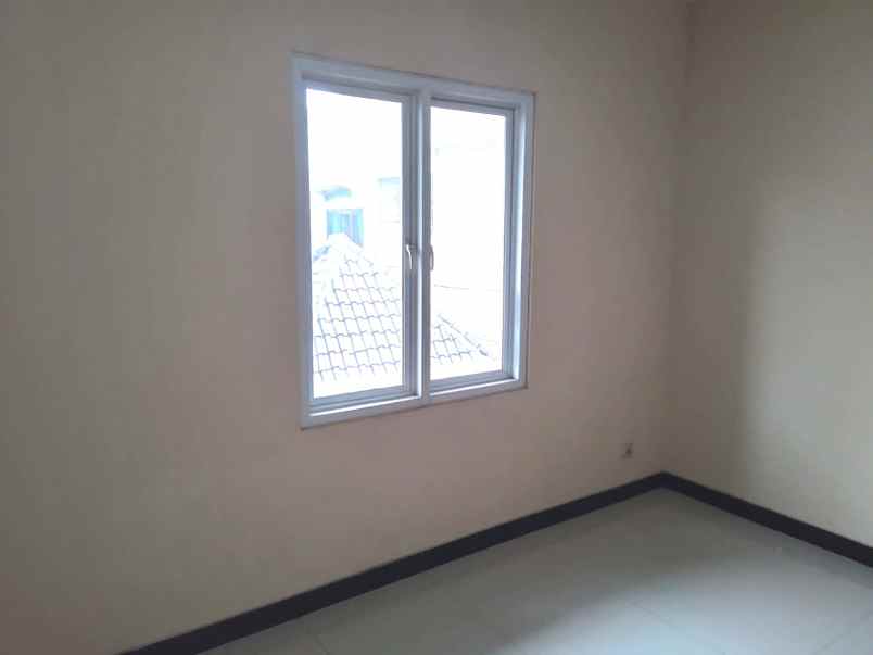dijual rumah perum graha mutiara