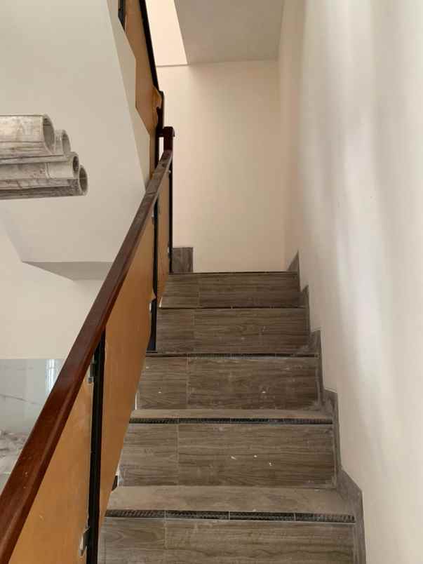 dijual rumah perumahan ganendra hill