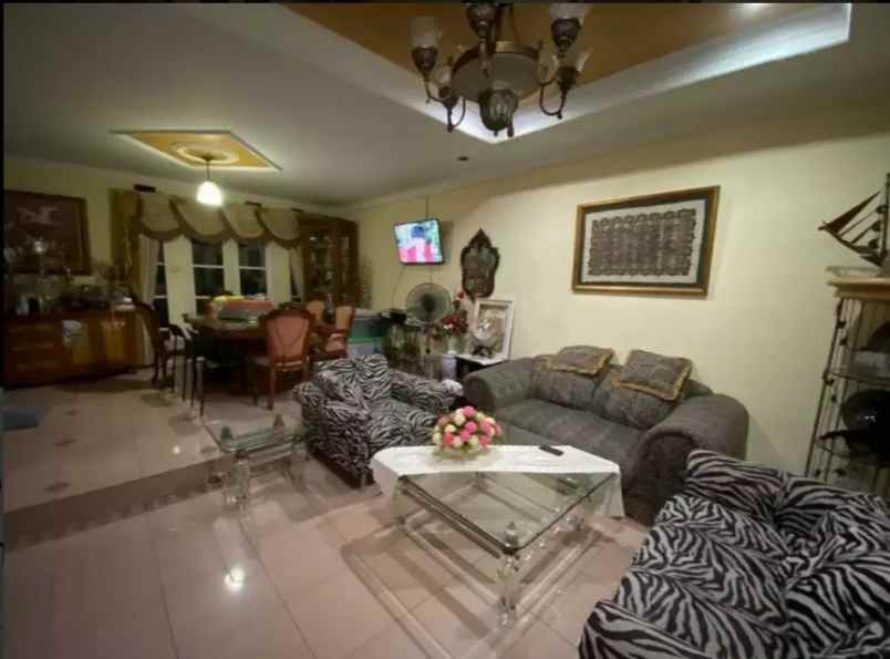 dijual rumah perumahan jatinegara baru