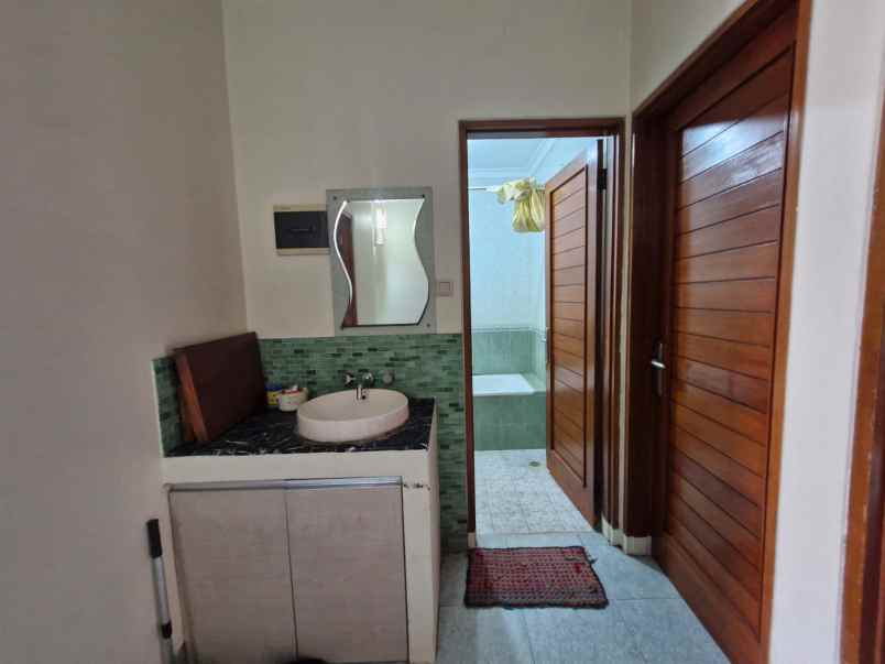 dijual rumah perumahan jatinegara baru
