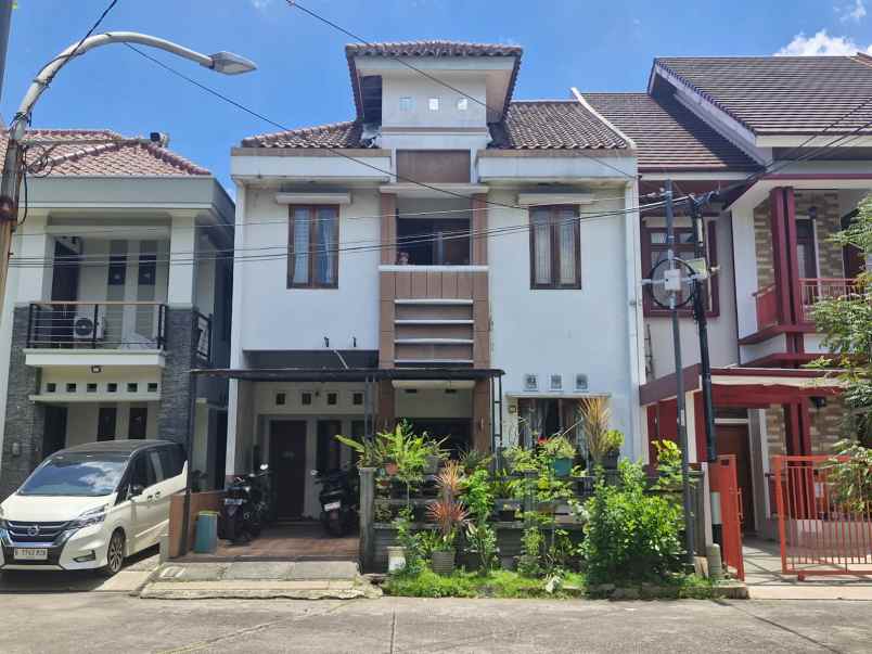 dijual rumah perumahan jatinegara baru