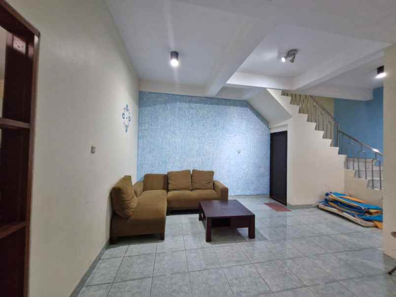 dijual rumah perumahan jatinegara baru