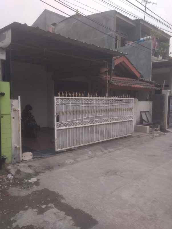 dijual rumah perumahan kompas blok c