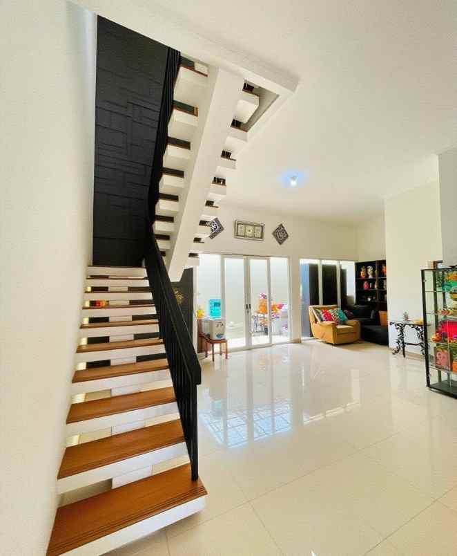 dijual rumah perumahan pertama buah