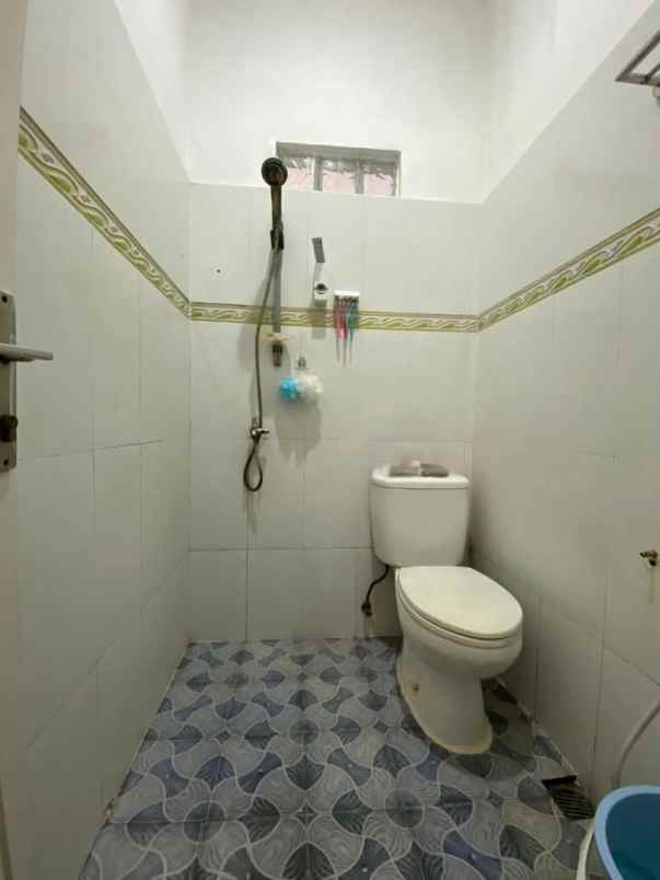 dijual rumah perumahan tytyan kencana
