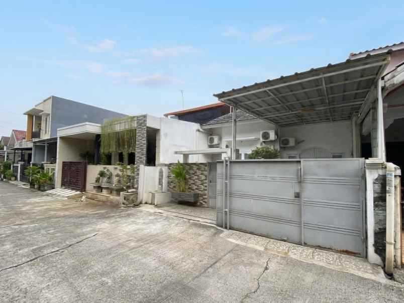 dijual rumah perumahan tytyan kencana