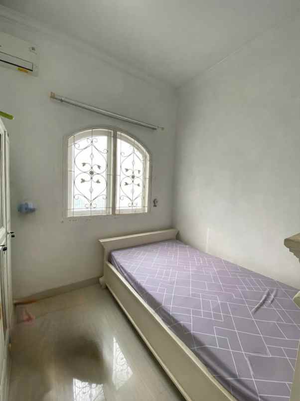 dijual rumah perumahan tytyan kencana