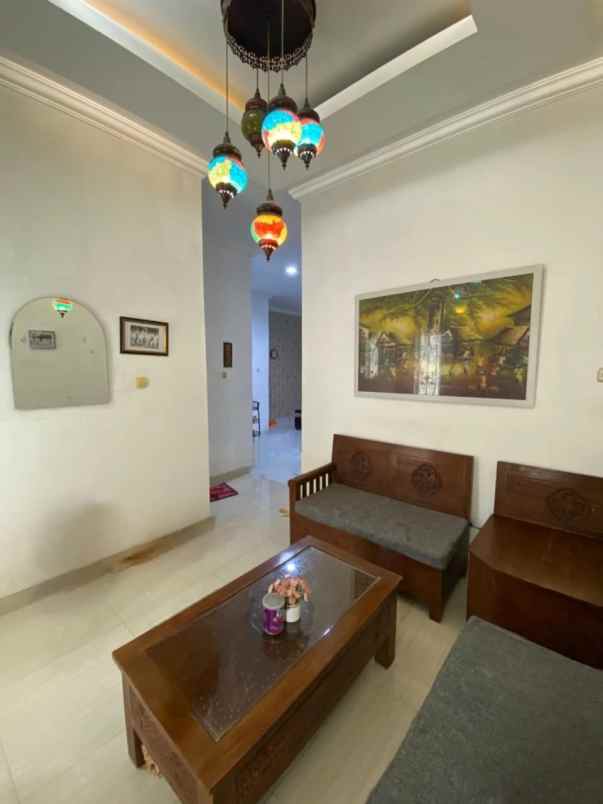 dijual rumah perumahan tytyan kencana
