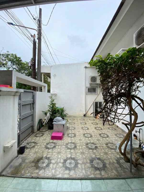 dijual rumah perumahan tytyan kencana