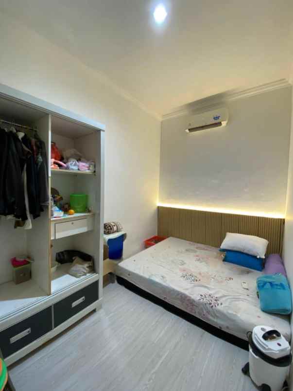 dijual rumah perumahan tytyan kencana