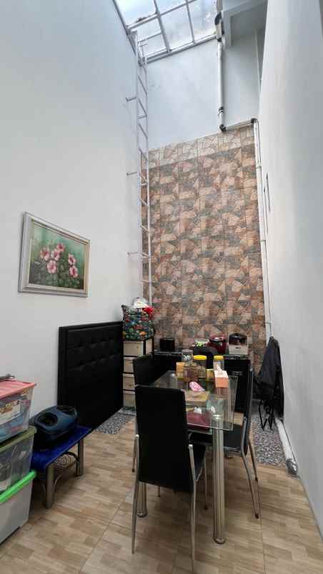 dijual rumah perumnas rawalumbu bojong