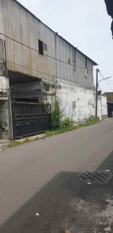 dijual rumah petemon barat
