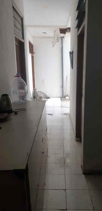 dijual rumah petemon barat