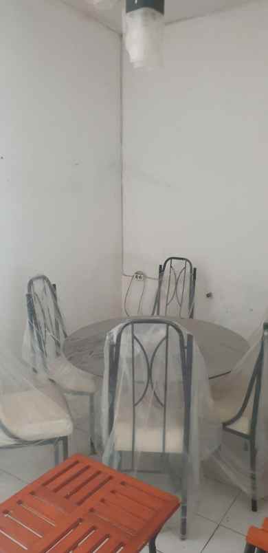 dijual rumah petemon barat