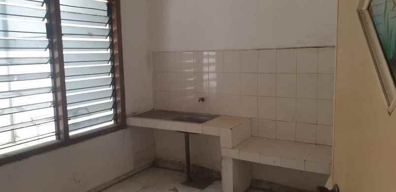 dijual rumah petemon barat