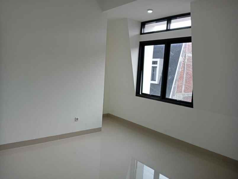 dijual rumah pisangan