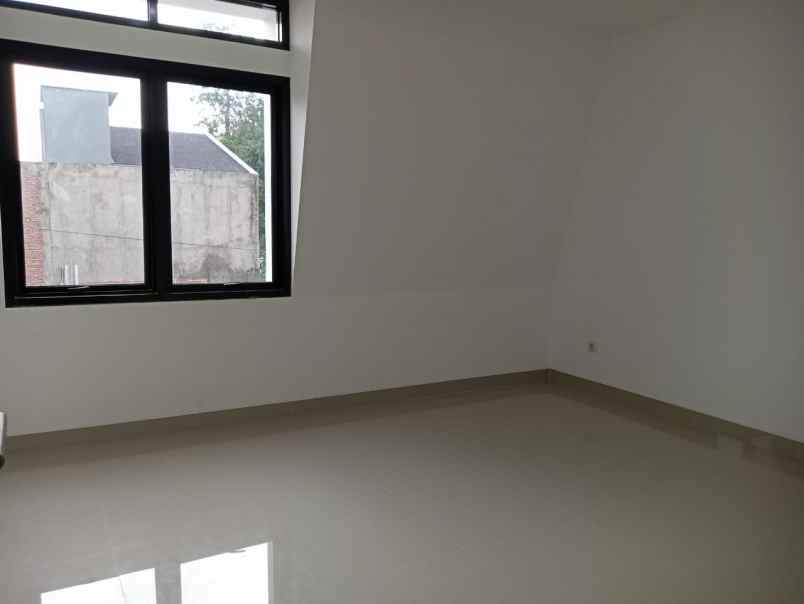 dijual rumah pisangan