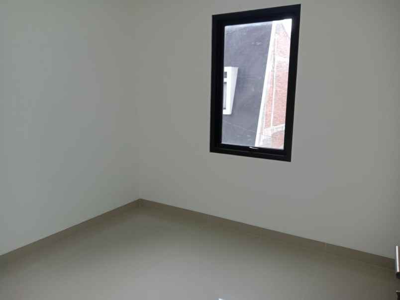 dijual rumah pisangan