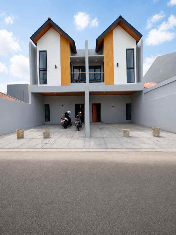 dijual rumah pisangan
