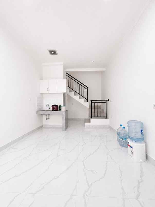 dijual rumah pisangan timur