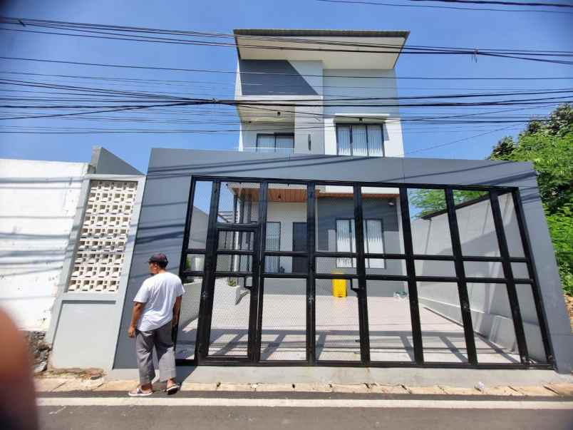 dijual rumah pondok aren