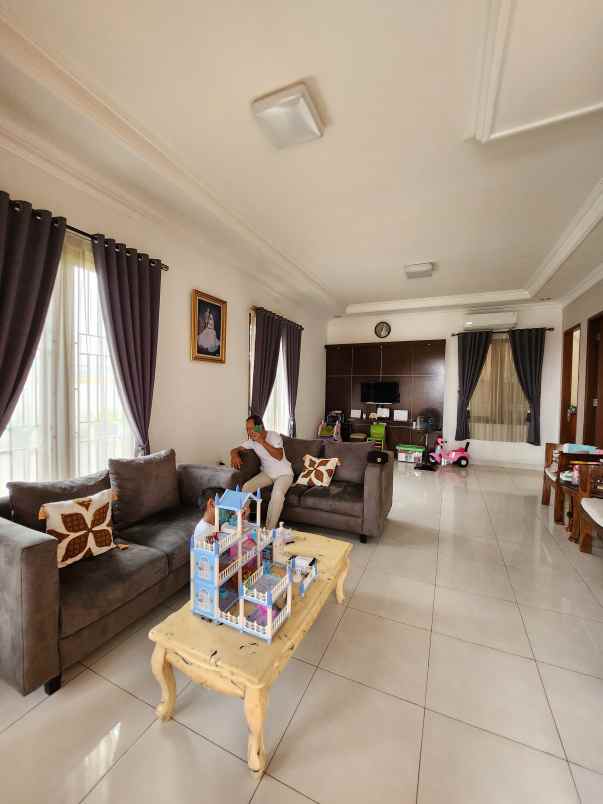 dijual rumah pondok bambu