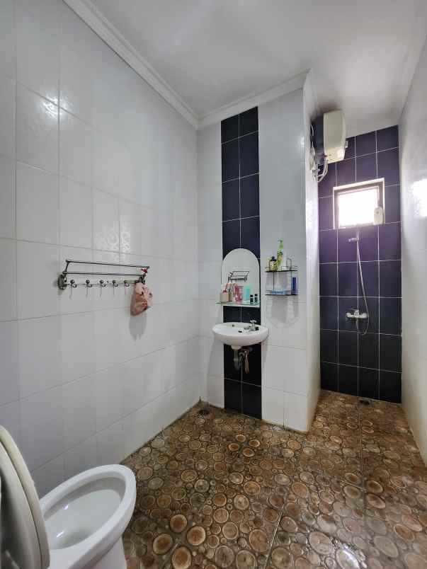 dijual rumah pondok bambu