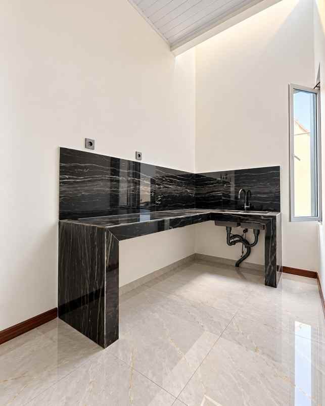 dijual rumah pondok bambu