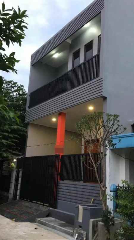 dijual rumah pondok kacang prima