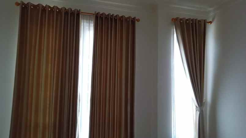 dijual rumah posisi hook di citragan cibubur