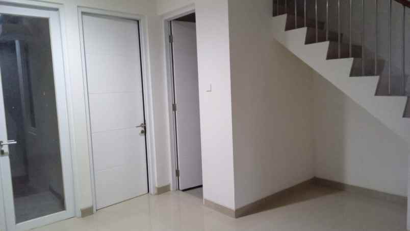 dijual rumah posisi hook di citragan cibubur