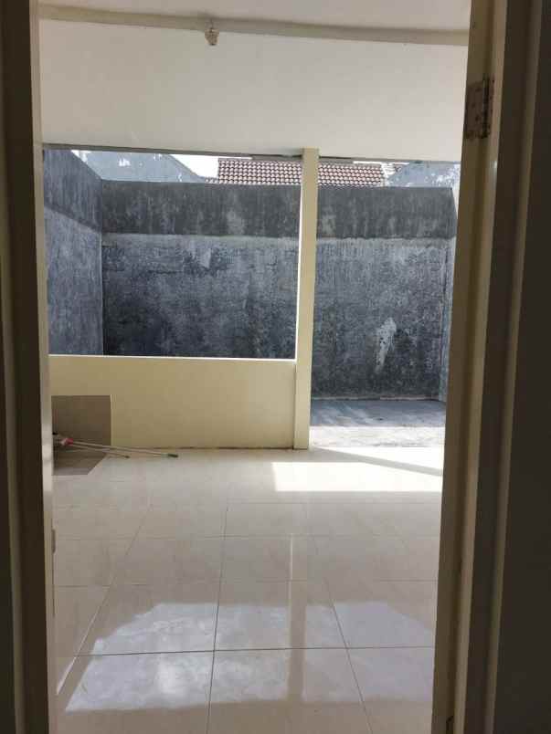 dijual rumah puri surya jaya kec
