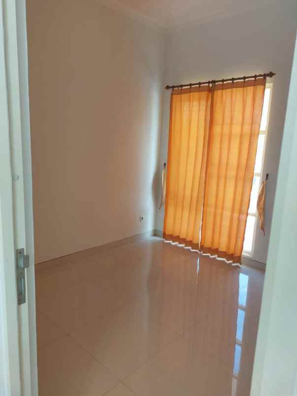 dijual rumah puri surya jaya kec