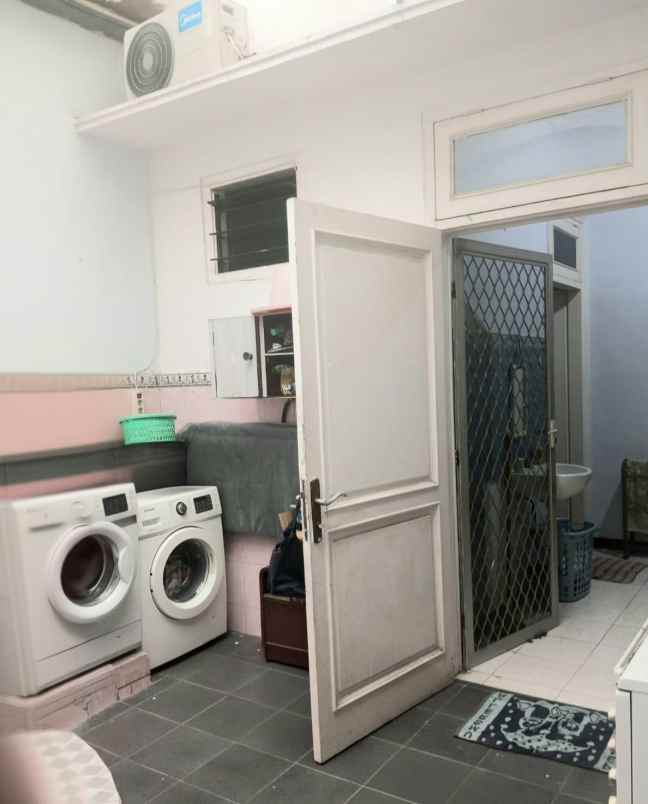 dijual rumah raya semampir medokan