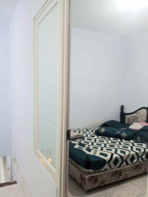 dijual rumah raya semampir medokan