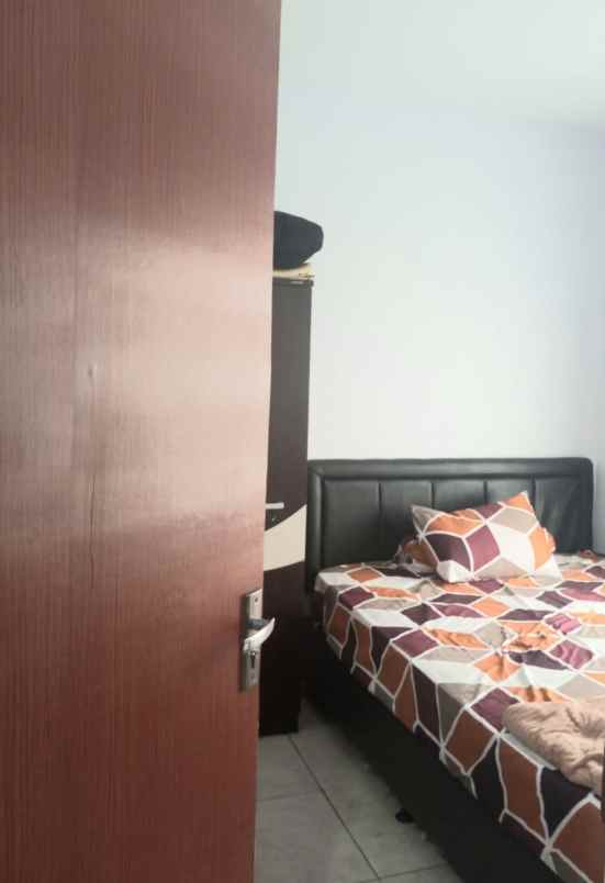 dijual rumah raya semampir medokan