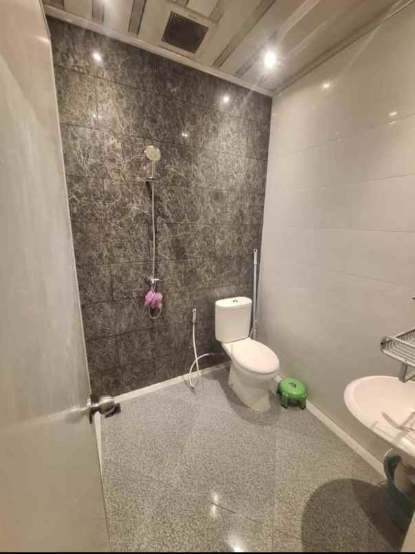 dijual rumah raya stpi curug