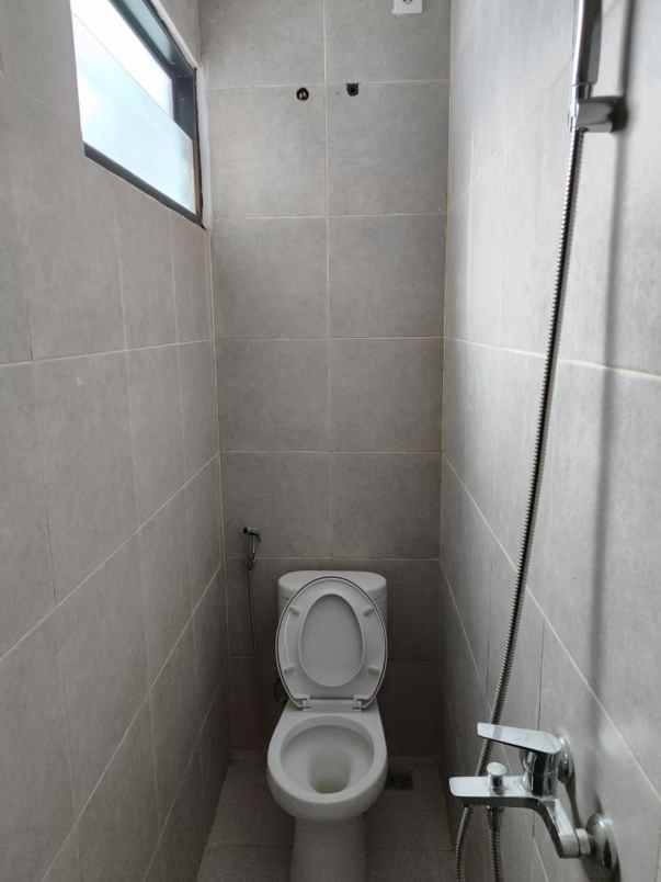 dijual rumah regency one east point