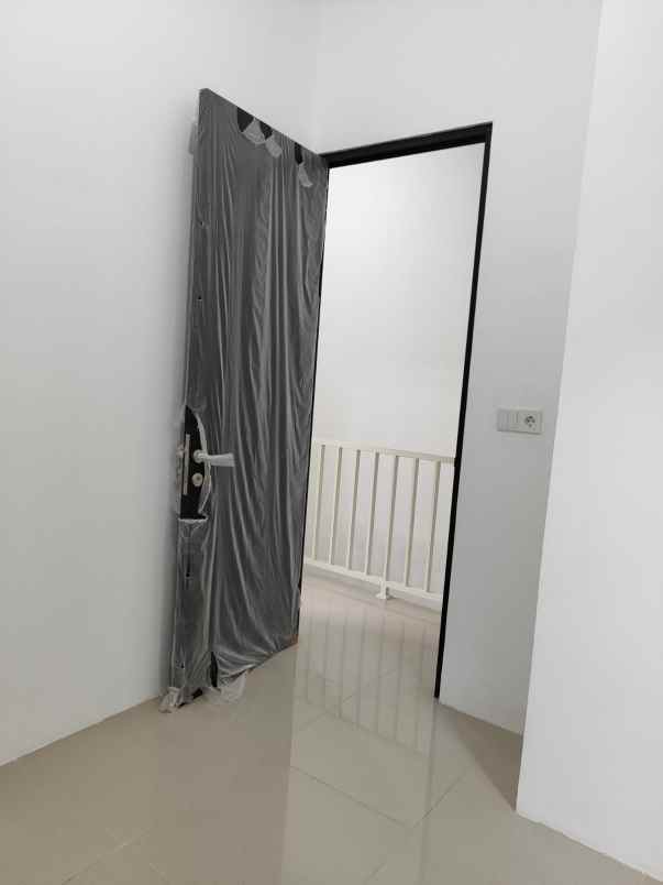 dijual rumah regency one east point