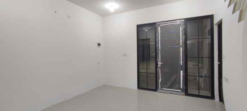 dijual rumah regency one east point