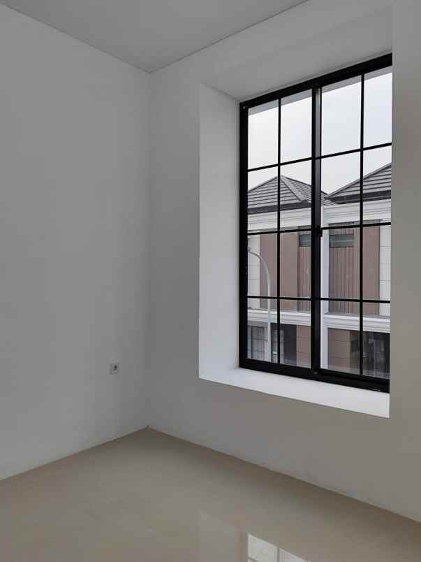 dijual rumah regency one east point