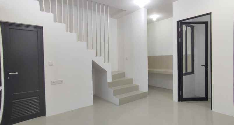 dijual rumah regency one east point