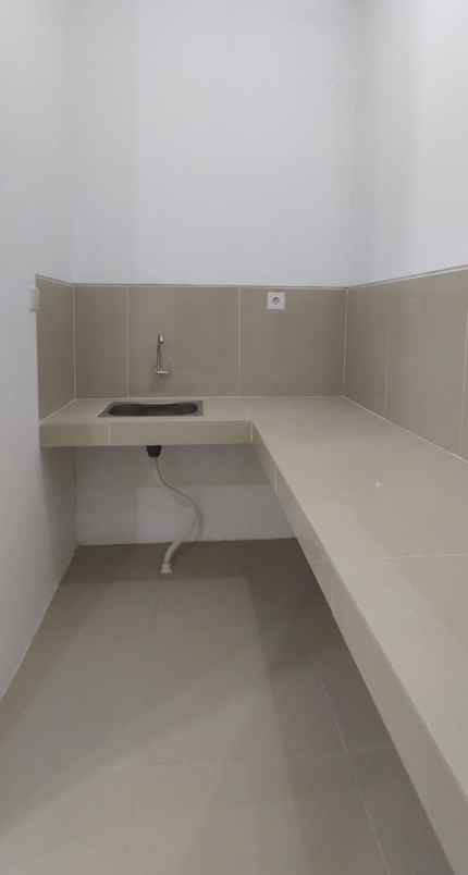 dijual rumah regency one east point