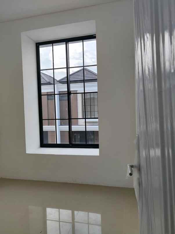 dijual rumah regency one east point