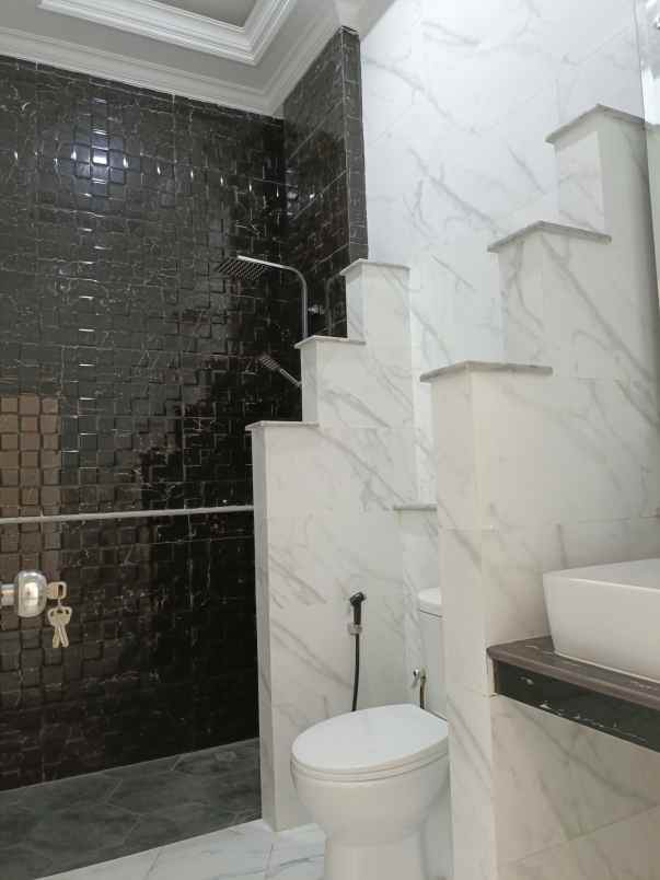 dijual rumah rooftop murah di jagakarsa