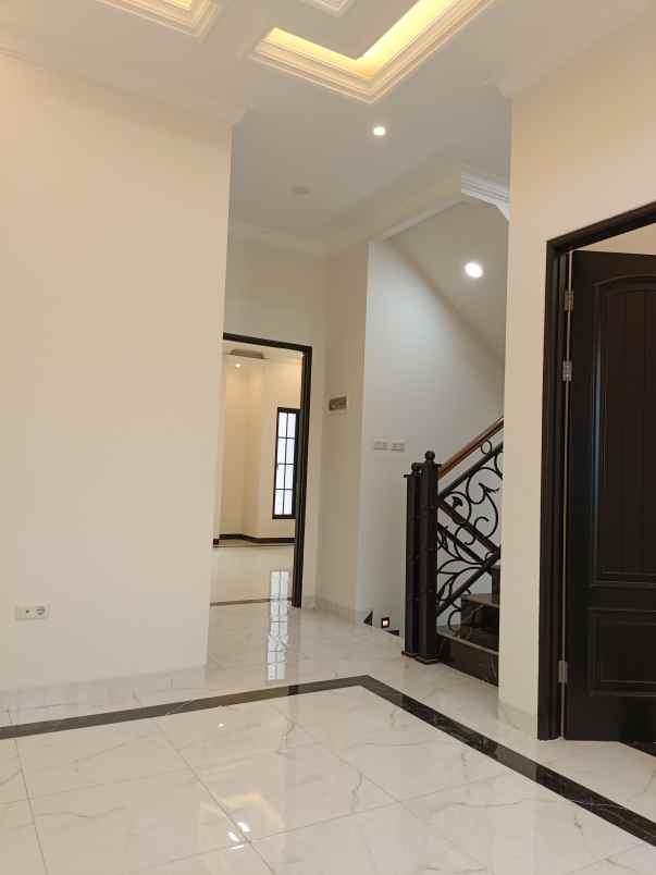 dijual rumah rooftop murah di jagakarsa