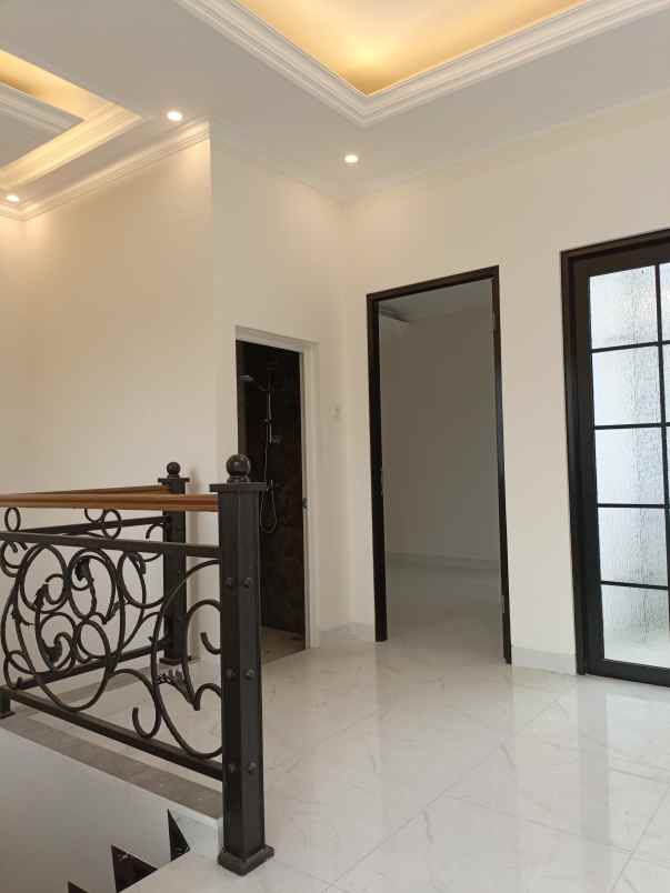 dijual rumah rooftop murah di jagakarsa