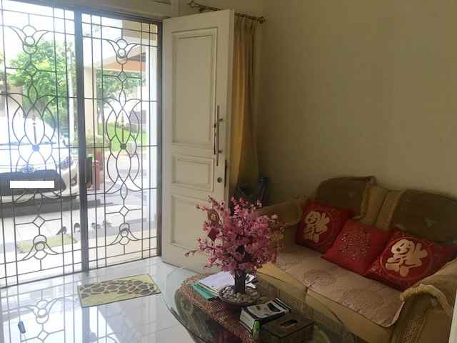dijual rumah royal gading mansion
