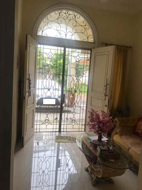 dijual rumah royal gading mansion