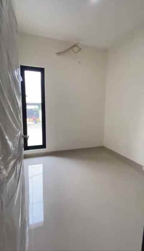 dijual rumah rungkut asri